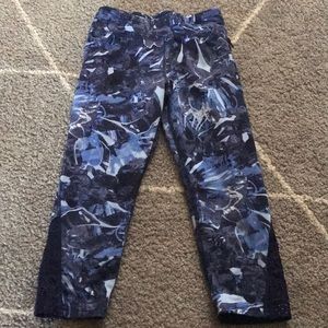 Champion girls Capri, size 7-8, blue purple color design, has side zipper pocket